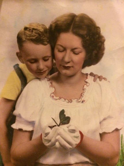 Melvin Jay Lindsay with his mother, Zelma, 1948
